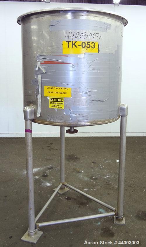 Used United Utensils Tank, 150 Gallon, Model VT-150, 304 Stainless Steel, Vertical. Approximate 38" diameter x 35" straight side. Flat top with a bolt on 1 piece cover, coned bottom. 2" Center bottom...
