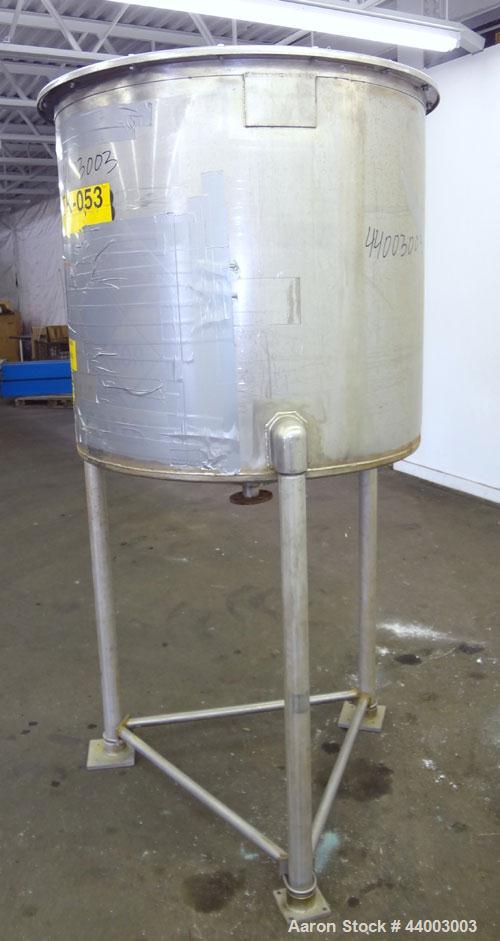 Used United Utensils Tank, 150 Gallon, Model VT-150, 304 Stainless Steel, Vertical. Approximate 38" diameter x 35" straight side. Flat top with a bolt on 1 piece cover, coned bottom. 2" Center bottom...