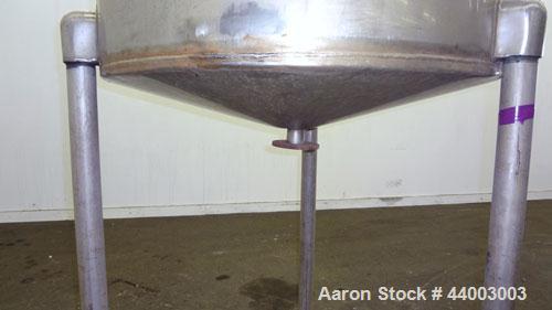 Used United Utensils Tank, 150 Gallon, Model VT-150, 304 Stainless Steel, Vertical. Approximate 38" diameter x 35" straight side. Flat top with a bolt on 1 piece cover, coned bottom. 2" Center bottom...