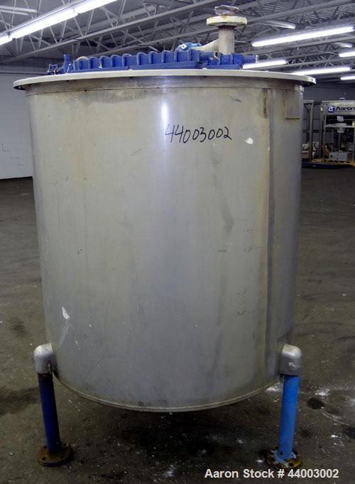 Used United Utensils Tank, 300 Gallon, Model VT-300, 304 Stainless Steel, Vertical. Approximate 45" diameter x 47" straight side. Flat top with a bolt on 1 piece cover, flat bottom. 2" Off center bot...