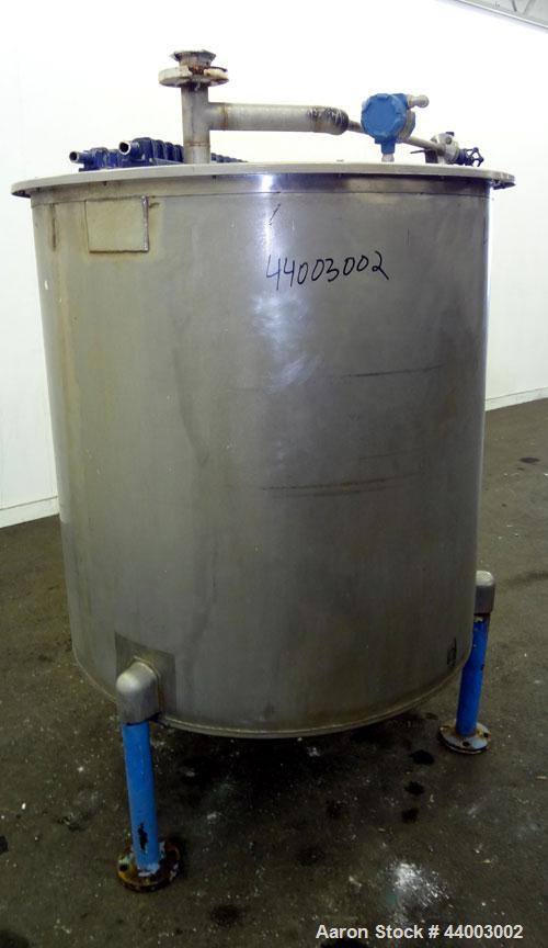 Used United Utensils Tank, 300 Gallon, Model VT-300, 304 Stainless Steel, Vertical. Approximate 45" diameter x 47" straight side. Flat top with a bolt on 1 piece cover, flat bottom. 2" Off center bot...