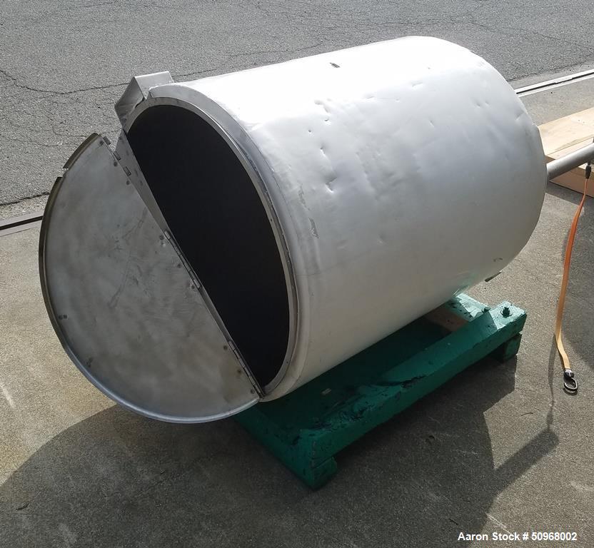 Used- Stainless Steel Tank, Approximately 115 Gallon, Vertical