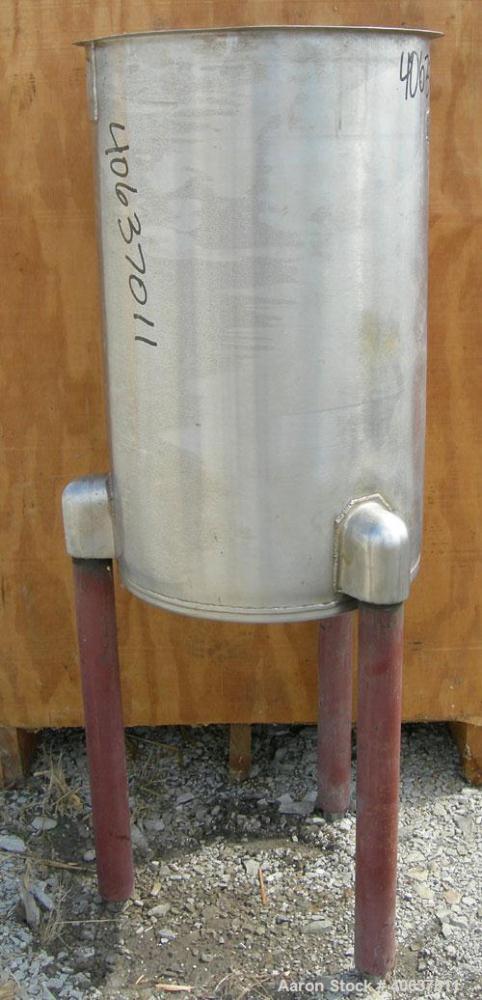 Used United Utensils Tank, 30 Gallon, model VT-30, 304 stainless steel, vertical. 18" diameter x 29 1/2" straight side, open top, no cover, coned bottom. Approximate 3/4" center bottom outlet. Mounte...