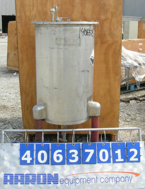 Used United Utensils Tank, 30 Gallon, model VT-30, 304 stainless steel, vertical. 18" diameter x 29 1/2" straight side, open top,  1 piece cover, coned bottom. Approximate 3/4" center bottom outlet. ...