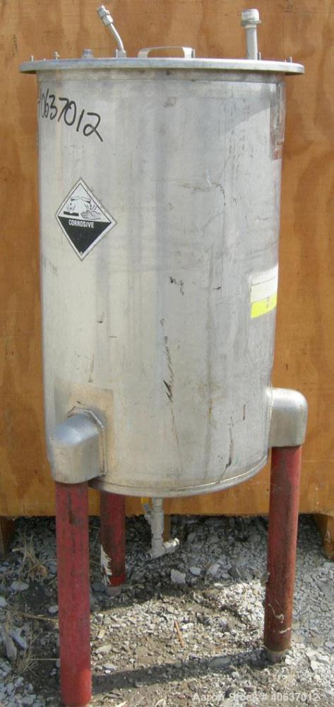 Used United Utensils Tank, 30 Gallon, model VT-30, 304 stainless steel, vertical. 18" diameter x 29 1/2" straight side, open top,  1 piece cover, coned bottom. Approximate 3/4" center bottom outlet. ...