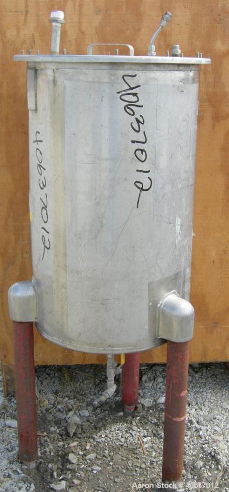 Used United Utensils Tank, 30 Gallon, model VT-30, 304 stainless steel, vertical. 18" diameter x 29 1/2" straight side, open top,  1 piece cover, coned bottom. Approximate 3/4" center bottom outlet. ...