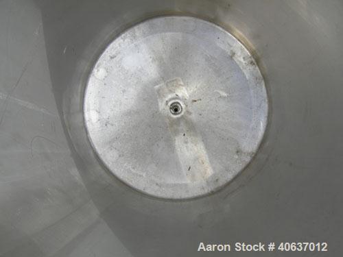 Used United Utensils Tank, 30 Gallon, model VT-30, 304 stainless steel, vertical. 18" diameter x 29 1/2" straight side, open top,  1 piece cover, coned bottom. Approximate 3/4" center bottom outlet. ...