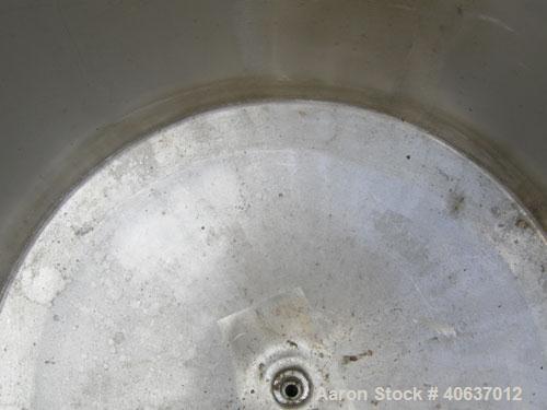 Used United Utensils Tank, 30 Gallon, model VT-30, 304 stainless steel, vertical. 18" diameter x 29 1/2" straight side, open top,  1 piece cover, coned bottom. Approximate 3/4" center bottom outlet. ...
