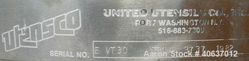 Used United Utensils Tank, 30 Gallon, model VT-30, 304 stainless steel, vertical. 18" diameter x 29 1/2" straight side, open top,  1 piece cover, coned bottom. Approximate 3/4" center bottom outlet. ...