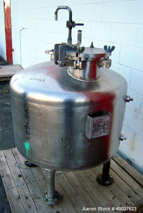 Used Vesselcraft pressure tank, 100 gallon, stainless steel, vertical. 36" diameter x 20" straight side, dished top and bottom. Internal rated 100 psi at 250 deg.f.. Opening top 2", 8" hand hole. 1 1...
