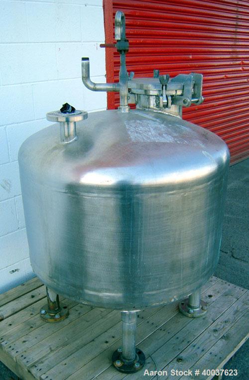 Used Vesselcraft pressure tank, 100 gallon, stainless steel, vertical. 36" diameter x 20" straight side, dished top and bottom. Internal rated 100 psi at 250 deg.f.. Opening top 2", 8" hand hole. 1 1...