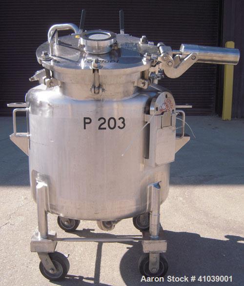 Used Walker Stainless Pressure Tank, 52.8 gallon (200 liter), 316L stainless steel, vertical. 30'' diameter x 18'' straight side, dished top and bottom. Polished Internal rated full vacuum and 35 psi...