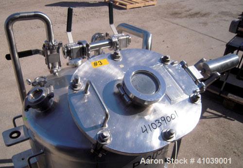 Used Walker Stainless Pressure Tank, 52.8 gallon (200 liter), 316L stainless steel, vertical. 30'' diameter x 18'' straight side, dished top and bottom. Polished Internal rated full vacuum and 35 psi...