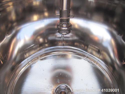 Used Walker Stainless Pressure Tank, 52.8 gallon (200 liter), 316L stainless steel, vertical. 30'' diameter x 18'' straight side, dished top and bottom. Polished Internal rated full vacuum and 35 psi...