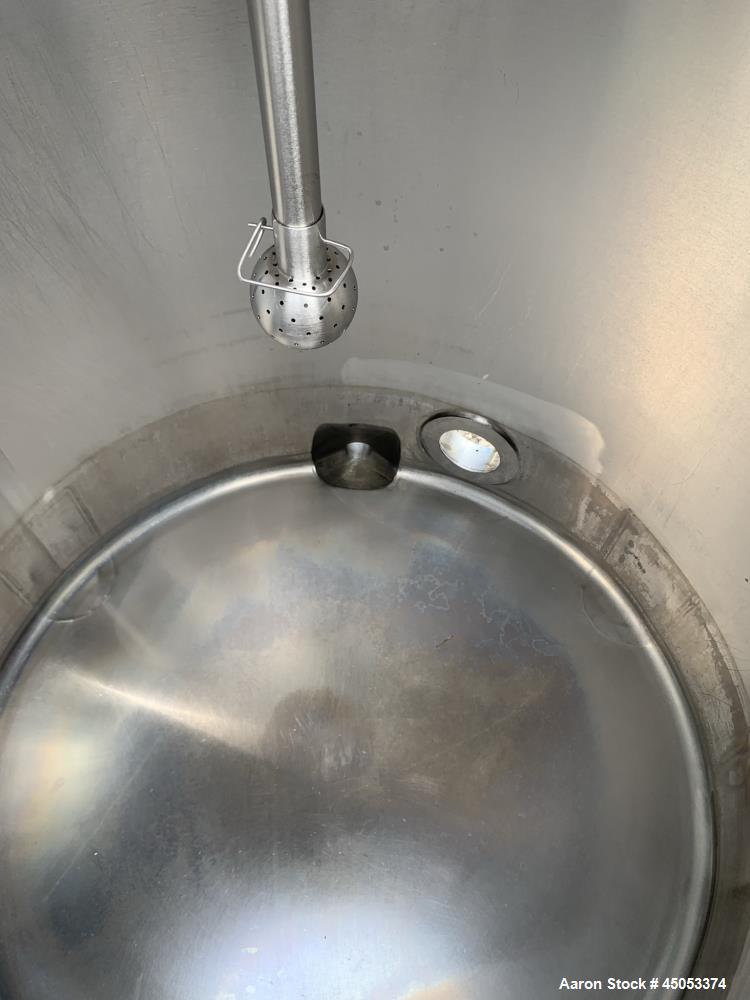 Used- Walker 135 Gallon Stainless Steel Tank, Model SB-V-52, 304 Stainless Steel, Vertical. Approximate 36" diameter x 30" s...