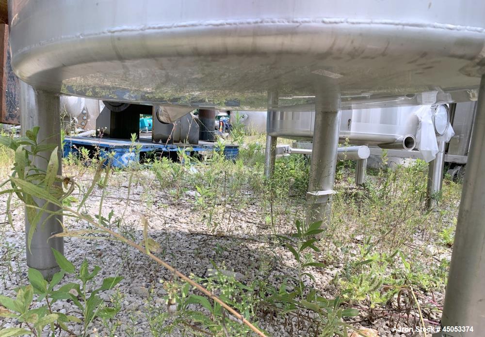 Used Walker 135 Gallon Stainless Steel Tank, Model SB-V-52, 304 Stainless Steel, Vertical. Approximate 36" diameter x 30" straight side. Dished top, sloped bottom. Openings: 16" manway with cover, 4"...