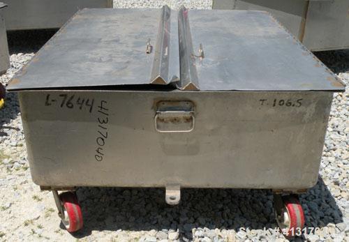 Used Walker Stainless Tank, 120 Gallon, Model SP-7144, 316L Stainless Steel. 50" long x 40" wide x 15" deep. 2 piece hinged top cover. 2" NPT end bottom outlet. Mounted on casters.
