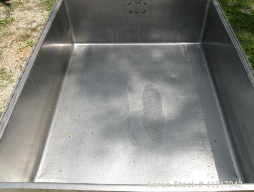 Used Walker Stainless Tank, 120 Gallon, Model SP-7144, 316L Stainless Steel. 50" long x 40" wide x 15" deep. 2 piece hinged top cover. 2" NPT end bottom outlet. Mounted on casters.