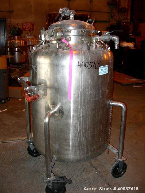 Used Walker Stainless Pressure Tank, 150 gallon, 316 L stainless steel, vertical. 34" diameter x 39" straight side, dished top and bottom. Internal rated FV/120 psi at 300 deg.f.. Openings top 18" wi...