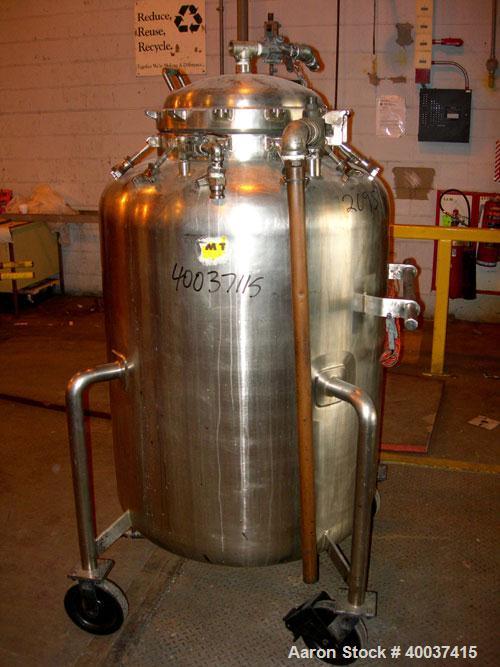 Used Walker Stainless Pressure Tank, 150 gallon, 316 L stainless steel, vertical. 34" diameter x 39" straight side, dished top and bottom. Internal rated FV/120 psi at 300 deg.f.. Openings top 18" wi...