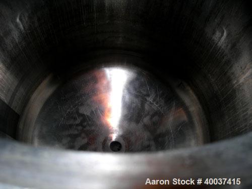 Used Walker Stainless Pressure Tank, 150 gallon, 316 L stainless steel, vertical. 34" diameter x 39" straight side, dished top and bottom. Internal rated FV/120 psi at 300 deg.f.. Openings top 18" wi...