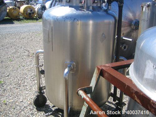 Used Walker Stainless Pressure Tank, 150 gallon, 316 L stainless steel, vertical. 34'' diameter x 39'' straight side, dished top and bottom. Internal rated FV/120 psi at 300 deg F. Openings: top 18''...
