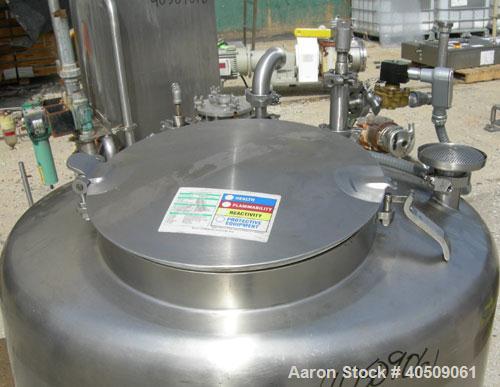 Used Walker Tank, 100 Gallon, 316L Stainless Steel, Vertical. 36" diameter x 27" straight side, dished top, sloped bottom. Internal rated to 250 deg F. Openings: top (3) 1" tri-clamp, 2" tri-clamp, 1...