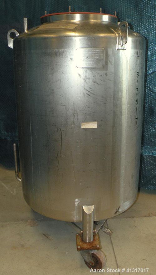 Used Walker Stainless Pressure Tank, 120 Gallon, 304 Stainless Steel, Vertical. 30" diameter x 36" straight side. Dish top and bottom. Internal rated 25 psi at 100 deg F. Openings: top 15" manway, no...
