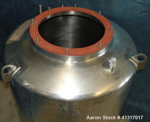 Used Walker Stainless Pressure Tank, 120 Gallon, 304 Stainless Steel, Vertical. 30" diameter x 36" straight side. Dish top and bottom. Internal rated 25 psi at 100 deg F. Openings: top 15" manway, no...