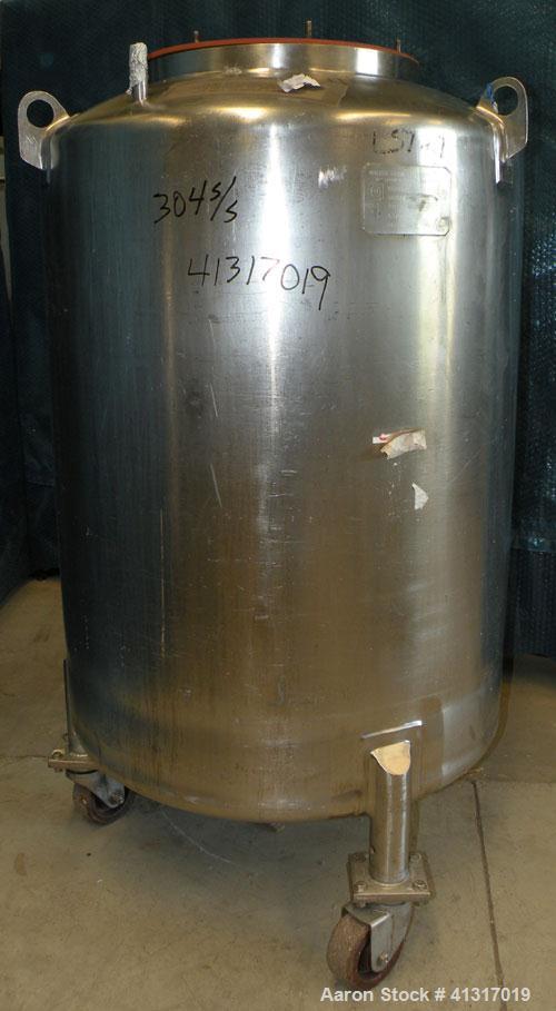 Used Walker Stainless Pressure Tank, 120 Gallon, 304 Stainless Steel, Vertical. 30" diameter x 36" straight side. Dish top and bottom. Internal rated 25 psi at 100 deg F. Openings: top 15" manway, no...
