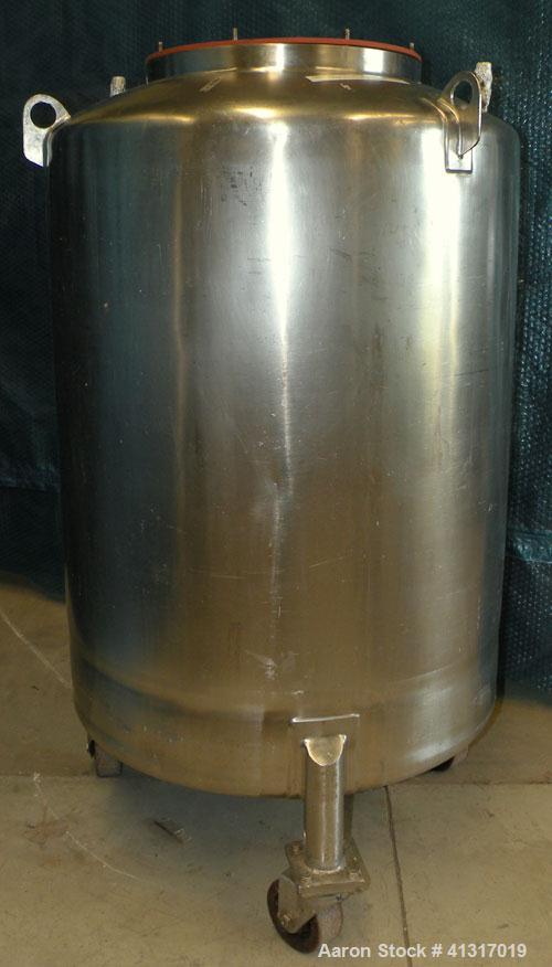 Used Walker Stainless Pressure Tank, 120 Gallon, 304 Stainless Steel, Vertical. 30" diameter x 36" straight side. Dish top and bottom. Internal rated 25 psi at 100 deg F. Openings: top 15" manway, no...