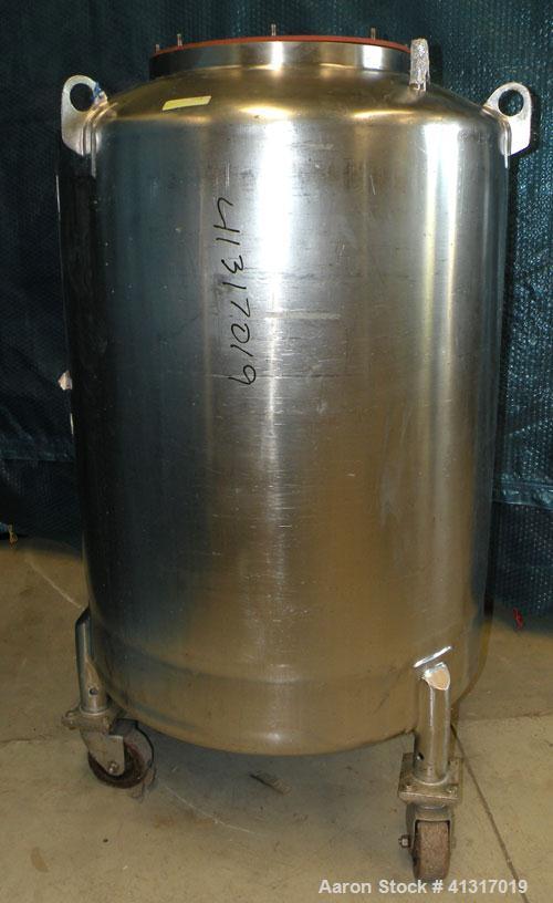 Used Walker Stainless Pressure Tank, 120 Gallon, 304 Stainless Steel, Vertical. 30" diameter x 36" straight side. Dish top and bottom. Internal rated 25 psi at 100 deg F. Openings: top 15" manway, no...