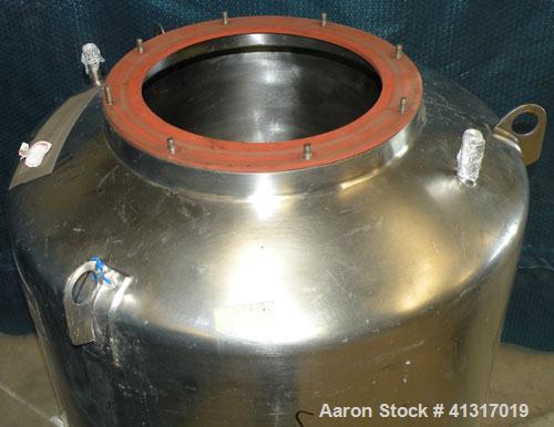 Used Walker Stainless Pressure Tank, 120 Gallon, 304 Stainless Steel, Vertical. 30" diameter x 36" straight side. Dish top and bottom. Internal rated 25 psi at 100 deg F. Openings: top 15" manway, no...