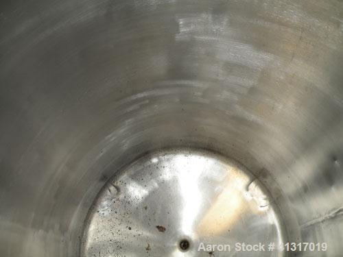 Used Walker Stainless Pressure Tank, 120 Gallon, 304 Stainless Steel, Vertical. 30" diameter x 36" straight side. Dish top and bottom. Internal rated 25 psi at 100 deg F. Openings: top 15" manway, no...