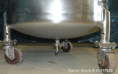 Used Walker Stainless Pressure Tank, 120 Gallon, 304 Stainless Steel, Vertical. 30" diameter x 36" straight side. Dish top and bottom. Internal rated 25 psi at 100 deg F. Openings: top 15" manway, no...