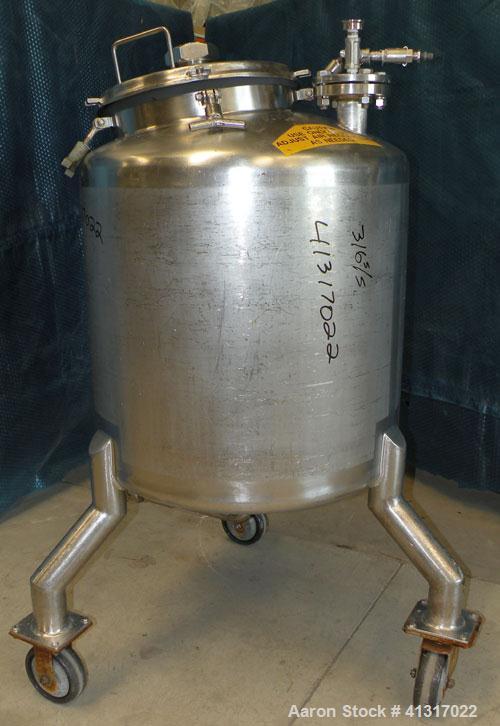 Used Walker Stainless Pressure Tank, 75 Gallon, 316 Stainless Steel, Vertical. 28" diameter x 26" straight side. Dish top and bottom. Internal rated 15 psi at 200 deg F and full vacuum. Openings: top...