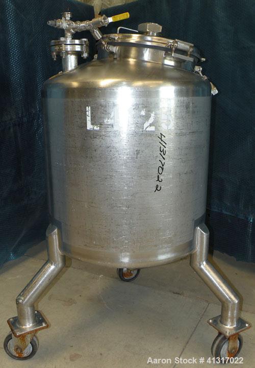 Used Walker Stainless Pressure Tank, 75 Gallon, 316 Stainless Steel, Vertical. 28" diameter x 26" straight side. Dish top and bottom. Internal rated 15 psi at 200 deg F and full vacuum. Openings: top...