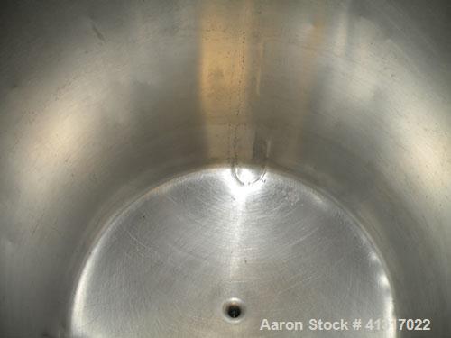 Used Walker Stainless Pressure Tank, 75 Gallon, 316 Stainless Steel, Vertical. 28" diameter x 26" straight side. Dish top and bottom. Internal rated 15 psi at 200 deg F and full vacuum. Openings: top...