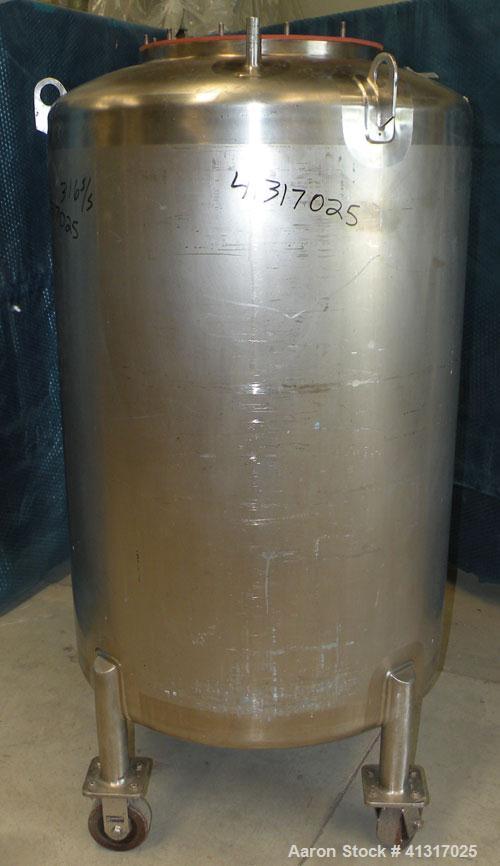 Used Walker Stainless Pressure Tank, 105 Gallon (400 Liter), 316 Stainless Steel, Vertical. 31-1/4" diameter x 42" straight side. Dish top and bottom. Internal rated 25 psi at 200 deg F and -20 deg F...