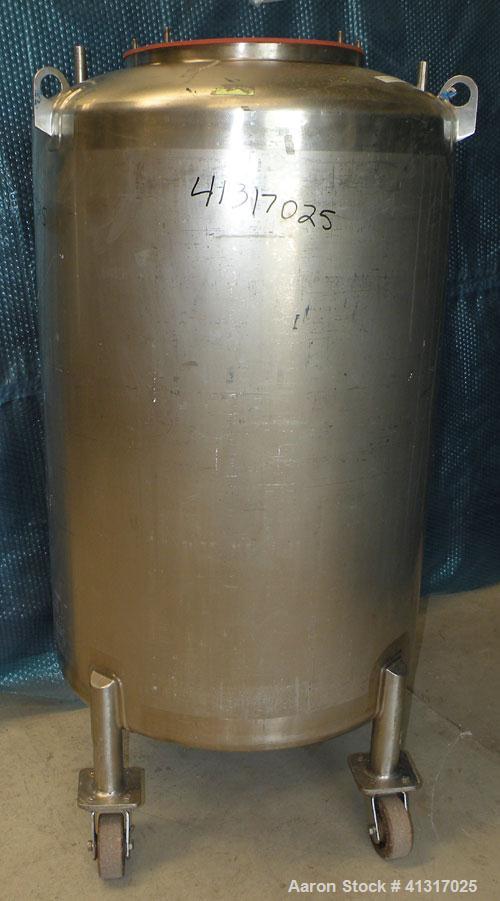 Used Walker Stainless Pressure Tank, 105 Gallon (400 Liter), 316 Stainless Steel, Vertical. 31-1/4" diameter x 42" straight side. Dish top and bottom. Internal rated 25 psi at 200 deg F and -20 deg F...