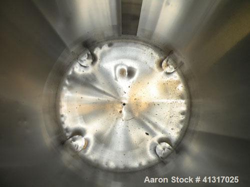 Used Walker Stainless Pressure Tank, 105 Gallon (400 Liter), 316 Stainless Steel, Vertical. 31-1/4" diameter x 42" straight side. Dish top and bottom. Internal rated 25 psi at 200 deg F and -20 deg F...
