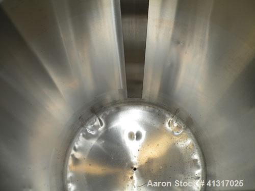 Used Walker Stainless Pressure Tank, 105 Gallon (400 Liter), 316 Stainless Steel, Vertical. 31-1/4" diameter x 42" straight side. Dish top and bottom. Internal rated 25 psi at 200 deg F and -20 deg F...