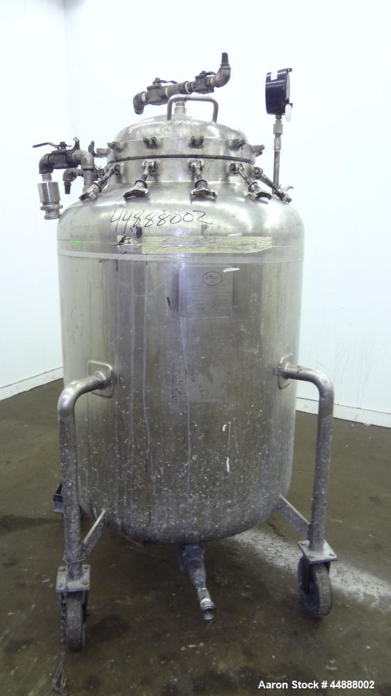 Used Walker Stainless Pressure Tank, 150 Gallon, 316L Stainless Steel, Vertical. 34" Diameter x 34" straight side, dished top and bottom. Internal rated Full Vacuum & 120 psi at 300 degrees F. Openin...