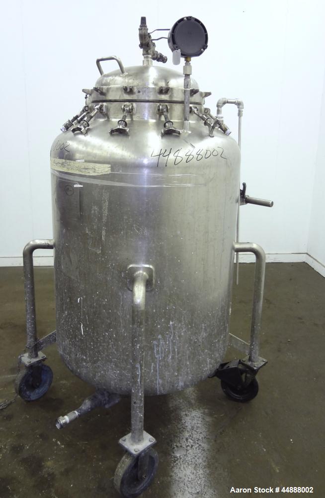 Used Walker Stainless Pressure Tank, 150 Gallon, 316L Stainless Steel, Vertical. 34" Diameter x 34" straight side, dished top and bottom. Internal rated Full Vacuum & 120 psi at 300 degrees F. Openin...