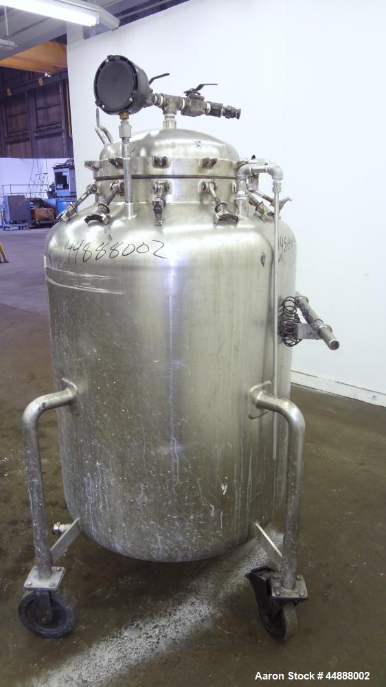 Used Walker Stainless Pressure Tank, 150 Gallon, 316L Stainless Steel, Vertical. 34" Diameter x 34" straight side, dished top and bottom. Internal rated Full Vacuum & 120 psi at 300 degrees F. Openin...