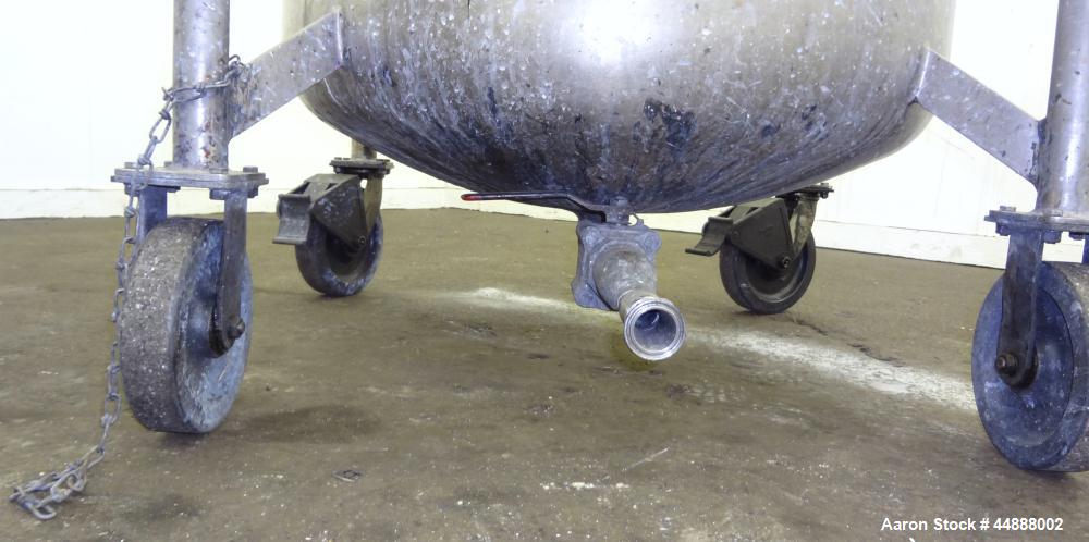 Used Walker Stainless Pressure Tank, 150 Gallon, 316L Stainless Steel, Vertical. 34" Diameter x 34" straight side, dished top and bottom. Internal rated Full Vacuum & 120 psi at 300 degrees F. Openin...