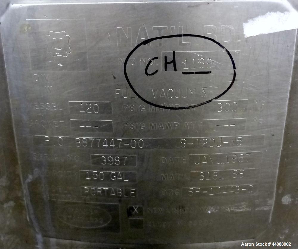 Used Walker Stainless Pressure Tank, 150 Gallon, 316L Stainless Steel, Vertical. 34" Diameter x 34" straight side, dished top and bottom. Internal rated Full Vacuum & 120 psi at 300 degrees F. Openin...
