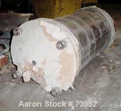 Used Walker Stainless Pressure Tank, 290 Gallon, 316L Stainless Steel, Vertical. 36" diameter x 60" straight side, dished top and bottom. Internal rated 15 psi at 280 deg F. 4 side wall baffles. Open...
