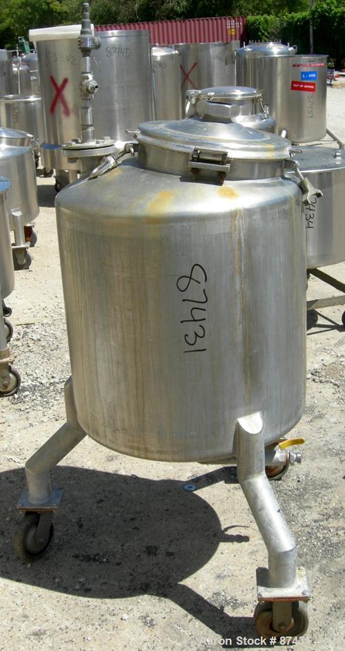 USED: Walker Stainless pressure tank, 75 gallon, 316 stainless steel, vertical. 28" diameter x 26" straight side, dish top and bottom. Internal rated FV/15 psi at 200 deg F. Openings: top 2", 16" man...