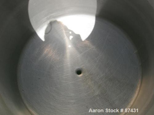 USED: Walker Stainless pressure tank, 75 gallon, 316 stainless steel, vertical. 28" diameter x 26" straight side, dish top and bottom. Internal rated FV/15 psi at 200 deg F. Openings: top 2", 16" man...